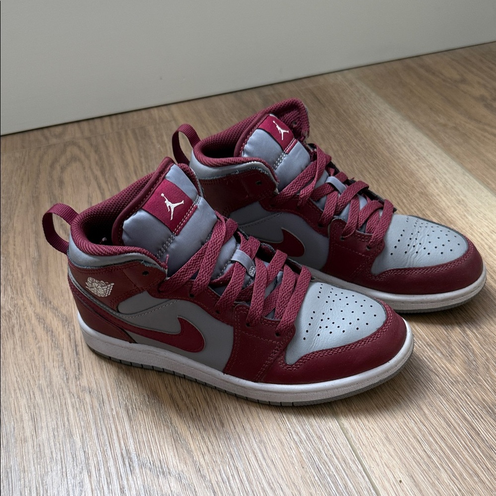 Air Jordan 1 Mid shoes in a Big Kids size 2.5 - cherrywood red